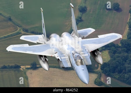 United States Air Force (USAF) McDonnell Douglas F-15 Eagle in volo. Fotografato a Royal International Air Tattoo (RIAT) Foto Stock