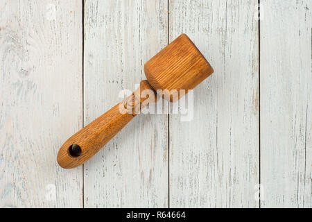Utensile da cucina in legno sfondo con uno spazio vuoto per un testo, home decor cucina concetto, vista frontale Foto Stock