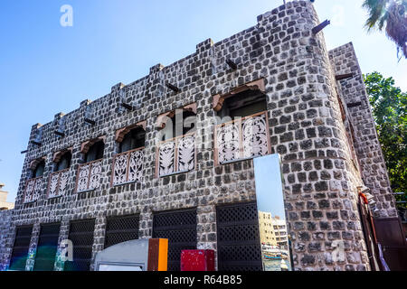 Fortezza come un edificio vicino al Bur Dubai Souk con pittoresche Blue Sky Background Foto Stock