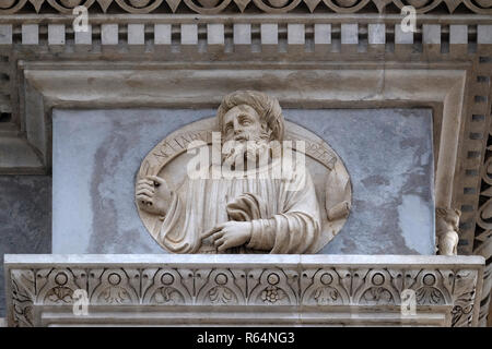 Profeta Zaccaria, di rilievo sul portale della Cattedrale di San Lorenzo a Lugano, Svizzera Foto Stock