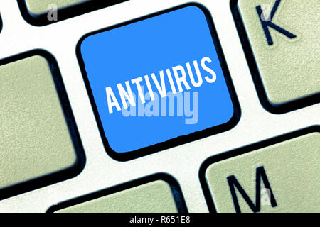 La grafia la scrittura di testo Antivirus. Concetto significato software progettato per rilevare e distruggere i virus dei computer tastiera intenzione di creare computer Foto Stock