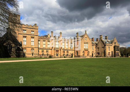 Vista di Newstead Abbey; casa ancestrale di Lord Bryon, Nottinghamshire; Inghilterra; Regno Unito Foto Stock