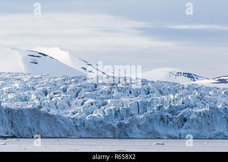 Hornsund, un sistema fiordo sulla costa occidentale di Spitsbergen, arcipelago delle Svalbard, Norvegia. Foto Stock