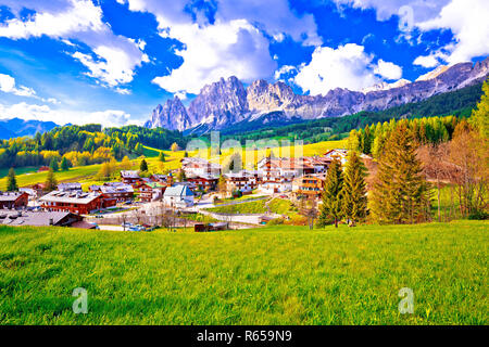 Lo splendido paesaggio di Cortina d' Ampezzo Dolomiti in vista delle Alpi Foto Stock