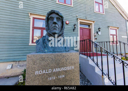 La scultura dedicata a Roald Amundsen Tromsø', Norvegia. Foto Stock