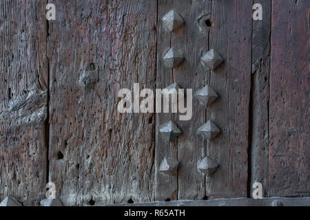 Una parte della città di Valencia antiche porte. Le torri di guardia di Quart. Antico cancello di legno texture. Fortezza di Forte, Spagna. Foto Stock