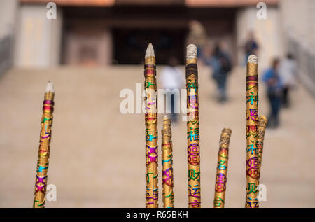 Bruciatore di incenso al tempio di Laoshan nei pressi di Qingdao Foto Stock