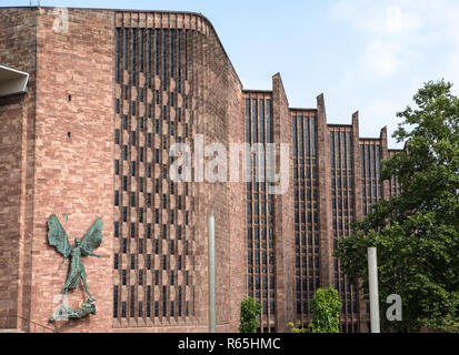 Coventry, Regno Unito - 26 Luglio 2018: Il più recente a St. Michaels Cathedral, più comunemente noto come Coventry Cathedral nella città di Coventry, Regno Unito. Foto Stock