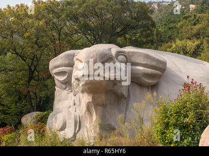 Animale scolpite nelle rocce di Laoshan nei pressi di Qingdao Foto Stock