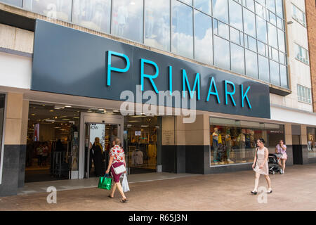 COVENTRY, Regno Unito - 26 Luglio 2018: Il Primark store in Coventry city centre, il 26 luglio 2018. Foto Stock