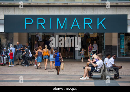 COVENTRY, Regno Unito - 26 Luglio 2018: Il Primark store in Coventry city centre, il 26 luglio 2018. Foto Stock