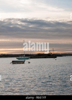 Porto marina oceano barche ormeggiate paesaggio sole vuoto lo spazio impostato Foto Stock