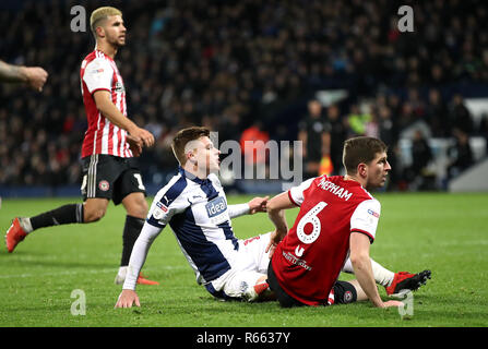 West Bromwich Albion's Harvey Barnes (centro) punteggi il suo lato del primo obiettivo di gioco durante il campionato Skybet corrispondono all'biancospini, West Bromwich. Stampa foto di associazione. Picture Data: lunedì 3 dicembre, 2018. Vedere PA storia SOCCER WBA. Foto di credito dovrebbe leggere: Nick Potts/filo PA. Restrizioni: solo uso editoriale nessun uso non autorizzato di audio, video, dati, calendari, club/campionato loghi o 'live' servizi. Online in corrispondenza uso limitato a 120 immagini, nessun video emulazione. Nessun uso in scommesse, giochi o un singolo giocatore/club/league pubblicazioni. Foto Stock