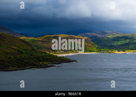 New Scenic 5 posti sulla costa soleggiata con spiaggia bianca sull'Isola di Skye in Scozia Foto Stock