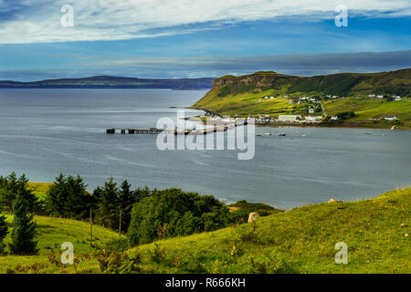 Porto del villaggio Uig presso la costa dell'Isola di Skye in Scozia Foto Stock