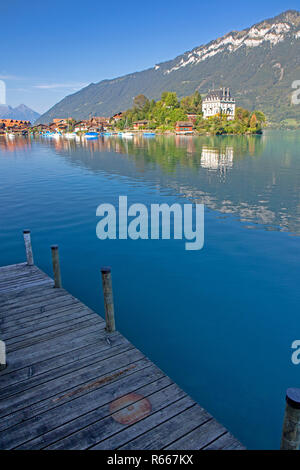 Il villaggio di Iseltwald sul Lago di Brienz Foto Stock