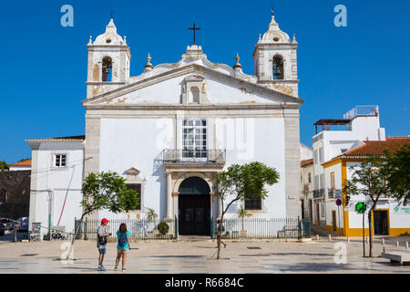LAGOS, Portogallo - 12 Luglio 2018: l'esterno della Igreja de Santa Maria, o la chiesa di Santa Maria, nel centro storico della città vecchia di Lagos in Portogallo, su 1 Foto Stock
