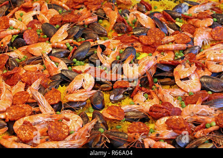 Grande paella con frutti di mare Foto Stock