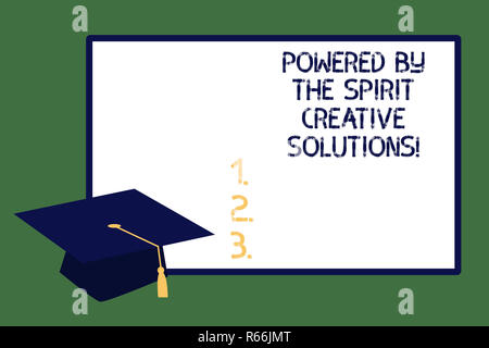 Segno di testo mostra Powered By lo spirito soluzioni creative. Foto concettuale potente nuove idee alternative graduazione del cappuccio con infiorescenza staminifera Schol accademico Foto Stock