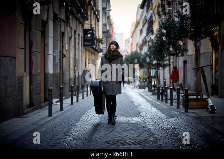 Chole Bird pone durante una sessione di ritratto in Madrid. Foto Stock