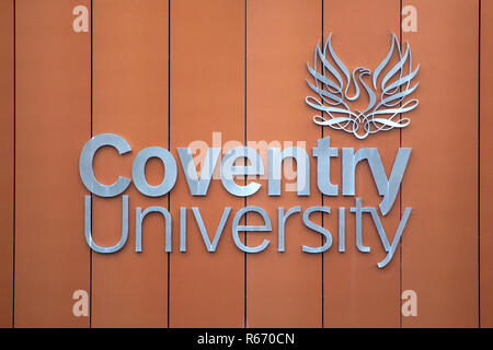 COVENTRY, Regno Unito - 26 Luglio 2018: Il segno per Coventry University nel Regno Unito, il 26 luglio 2018. Foto Stock