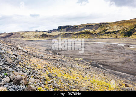 Il letto del fiume dal ghiacciaio Solheimajokull in Islanda Foto Stock