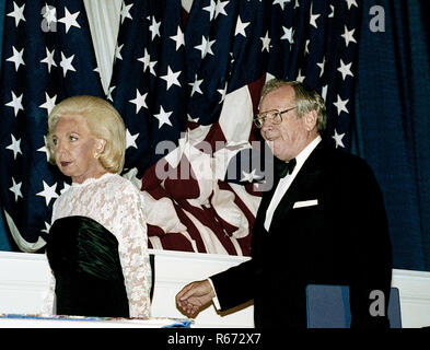 Washington, DC, Stati Uniti d'America, 13 giugno 1991 la gioia e il senatore Howard Baker all annuale Presidenti la cena. Credito: Mark Reinstein /MediaPunch Foto Stock