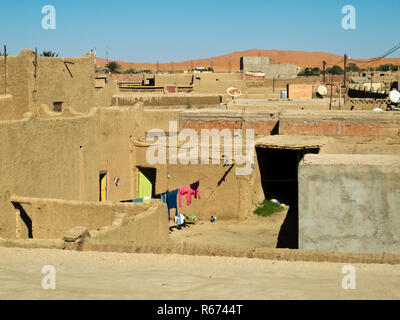 Tipica architettura di Merzouga Foto Stock