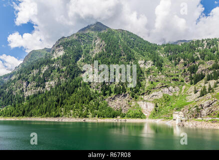 Diga di Campiccioli nella Valle Antrona, Piemonte, Italia. Foto Stock