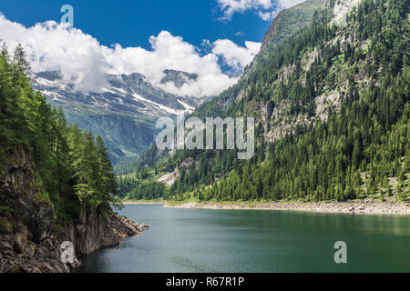 Diga di Campiccioli nella Valle Antrona, Piemonte, Italia. Foto Stock