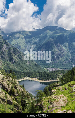 Vista aerea di Antrona Lago di Antrona Valley National Park. Foto Stock