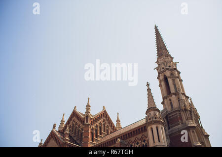 Chiesa e convento dei Salesiani a Barcellona. La Catalogna. Foto Stock