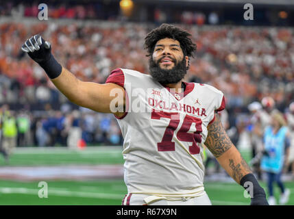 Dicembre 01, 2018: Oklahoma Sooners offensive lineman Cody Ford #74 in NCAA Big 12 Campionato partita di calcio tra la University of Texas Longhorns e la University of Oklahoma Sooners presso AT&T Stadium di Arlington, TX Oklahoma ha sconfitto il Texas 39-27 Albert Pena/CSM Foto Stock