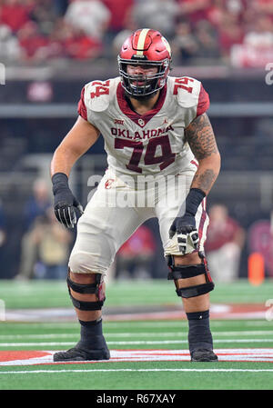 Dicembre 01, 2018: Oklahoma Sooners offensive lineman Cody Ford #74 in NCAA Big 12 Campionato partita di calcio tra la University of Texas Longhorns e la University of Oklahoma Sooners presso AT&T Stadium di Arlington, TX Oklahoma ha sconfitto il Texas 39-27 Albert Pena/CSM Foto Stock