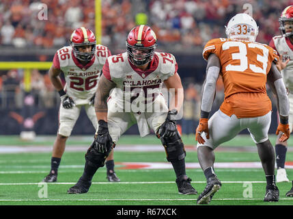 Dicembre 01, 2018: Oklahoma Sooners offensive lineman Dru Samia #75 in NCAA Big 12 Campionato partita di calcio tra la University of Texas Longhorns e la University of Oklahoma Sooners presso AT&T Stadium di Arlington, TX Oklahoma ha sconfitto il Texas 39-27 Albert Pena/CSM Foto Stock