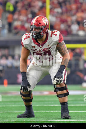 Dicembre 01, 2018: Oklahoma Sooners offensive lineman Cody Ford #74 in NCAA Big 12 Campionato partita di calcio tra la University of Texas Longhorns e la University of Oklahoma Sooners presso AT&T Stadium di Arlington, TX Oklahoma ha sconfitto il Texas 39-27 Albert Pena/CSM Foto Stock