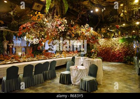 Hangzhou, Hangzhou, Cina. 4° dic, 2018. Hangzhou, Cina-un negozio di fiori decorate in stile di Ã¢â'¬ËoeAlice avventure in WonderlandÃ¢â'¬â"¢ può essere visto in Hangzhou, est ChinaÃ¢â'¬â"¢s nella provincia di Zhejiang. Credito: SIPA Asia/ZUMA filo/Alamy Live News Foto Stock