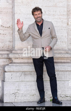 Foto Mario cartelli/LaPresse04-12-2018 Roma, Italia SpettacoloPhotocall del film &#x201c;Natale a 5 stelle&#x201d; al cinema Lo spazio ModernoNella foto: Massimo CiavarroPhoto Mario cartelli/LaPresseDecember 04th, 2018 Roma, ItalyEntertainementCast parteciperà al &#x201c;Natale a 5 stelle&#x201d; movie photocall presso lo Spazio moderno cinemaIn foto: Massimo Ciavarro Foto Stock