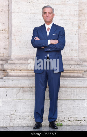 Foto Mario cartelli/LaPresse04-12-2018 Roma, Italia SpettacoloPhotocall del film &#x201c;Natale a 5 stelle&#x201d; al cinema Lo spazio ModernoNella foto: Massimo GhiniPhoto Mario cartelli/LaPresseDecember 04th, 2018 Roma, ItalyEntertainementCast parteciperà al &#x201c;Natale a 5 stelle&#x201d; movie photocall presso lo Spazio moderno cinemaIn foto: Massimo Ghini Foto Stock