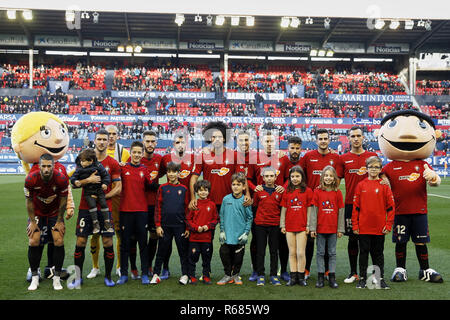 Pamplona, Navarra, Spagna. 2° dic, 2018. Team di titolare della CA Osasuna sono visto prima la spagnola La Liga 123 football marzo tra CA Osasuna e CD Lugo al Sadar Stadium, in Pamplona. Credito: Fernando Pidal SOPA/images/ZUMA filo/Alamy Live News Foto Stock