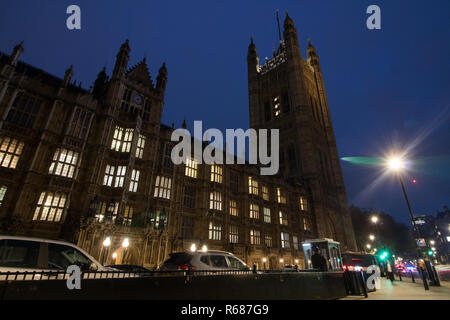 Londra REGNO UNITO. Il 4 dicembre 2018. I membri del Parlamento iniziare a discutere in House of Commons camera sul Brexit trattativa in un momento cruciale di settimana prima la significativa si vota in 11 dicembre per accettare o rifiutare il contratto Brexit Credito: amer ghazzal/Alamy Live News Foto Stock