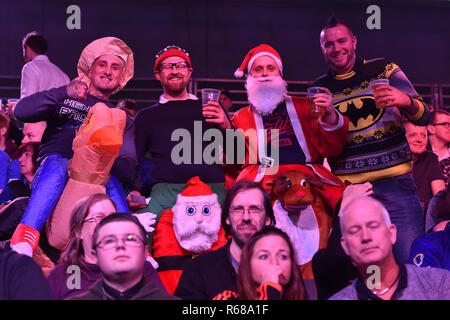 Londra, Regno Unito. 4° dic, 2018. Gli spettatori durante la Partypoker Mosconi Cup 2018: il giorno 1 evento a Alexandra Palace Martedì, 04 dicembre 2018. Londra, Inghilterra. (Solo uso editoriale, è richiesta una licenza per uso commerciale. Nessun uso in scommesse, giochi o un singolo giocatore/club/league pubblicazioni.) Credito: Taka Wu/Alamy Live News Foto Stock