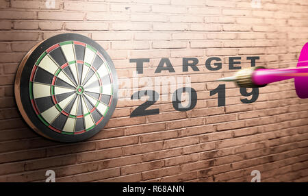 Dart battenti a dartboard con destinazione 2019. Target 2019. Felice Anno Nuovo 2019 Foto Stock
