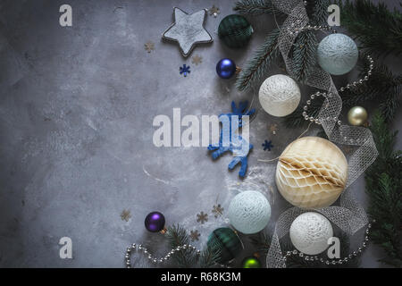 Lo stile di Natale confine in stato d'animo scuro con uno spazio per il testo o il prodotto Foto Stock