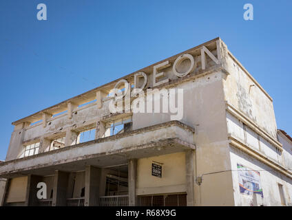 Cine Teatro Odeon, un portoghese vecchio edificio coloniale, Provincia di Huila, Lubango, Angola Foto Stock