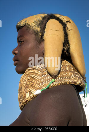 Tribù Mwila giovane donna, Provincia di Huila, Lubango, Angola Foto Stock