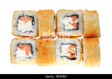 Porzione fritti caldi rotoli di sushi con salmone e formaggio. Isolato su sfondo bianco. Menu. Foto Stock