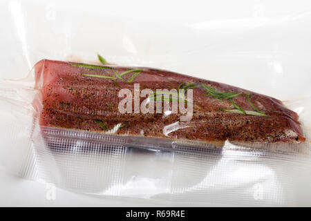 Filetto di maiale in un sous vide in borsa Foto Stock