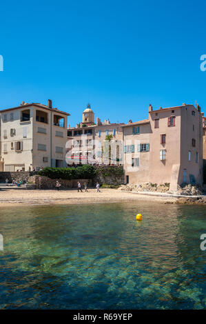 Case nel vecchio quartiere dei pescatori a Ponches Beach, Saint-Tropez, Var, Provence-Alpes-Côte d'Azur, in Francia, in Europa Foto Stock