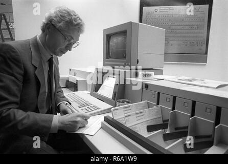 Il computer riconosce che il blocco di manoscritti lettere nonché tutti gli script di macchina, presentato il 12 marzo 1986 presso la prima del Cebit di Hannover. | Utilizzo di tutto il mondo Foto Stock